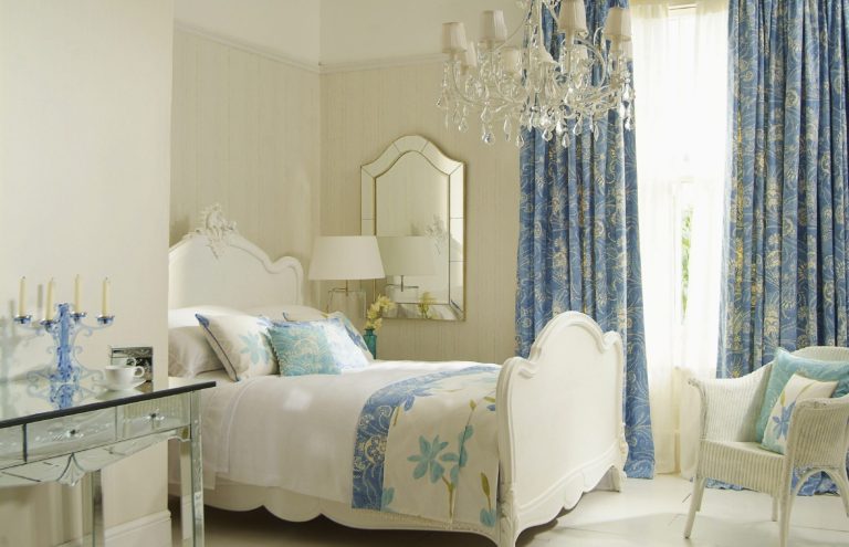 habitación principal habitación con decoración azul